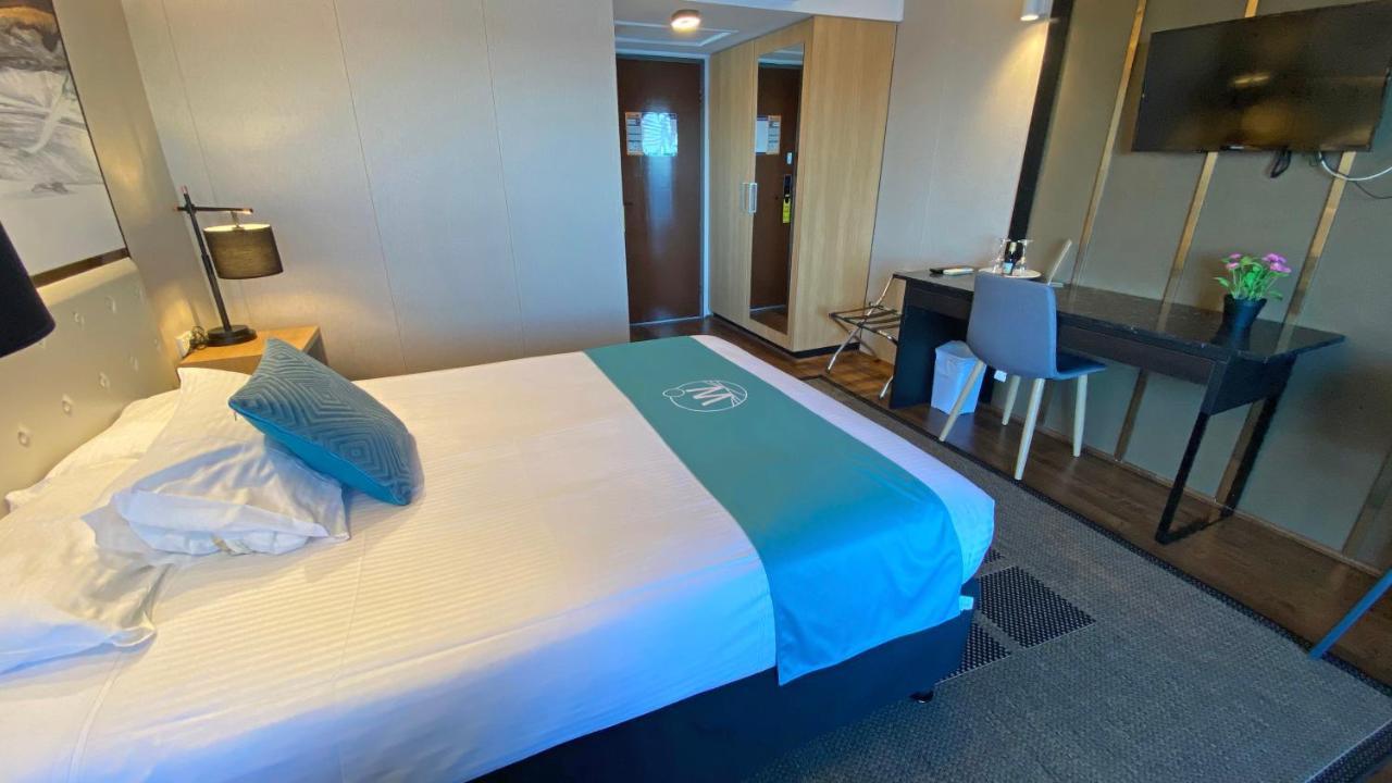 Mariners On The Waterfront Motel Бейтманс Бей Екстериор снимка