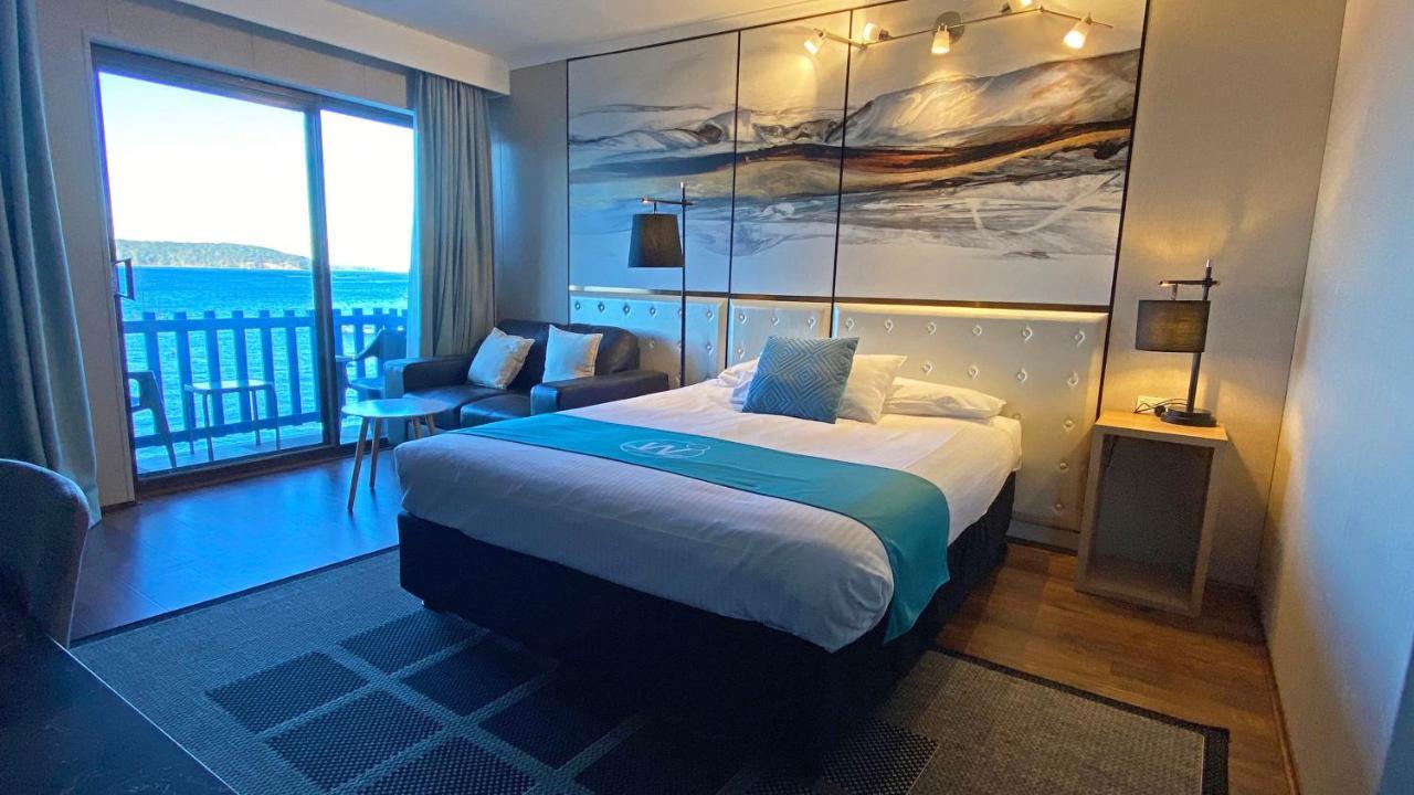 Mariners On The Waterfront Motel Бейтманс Бей Екстериор снимка