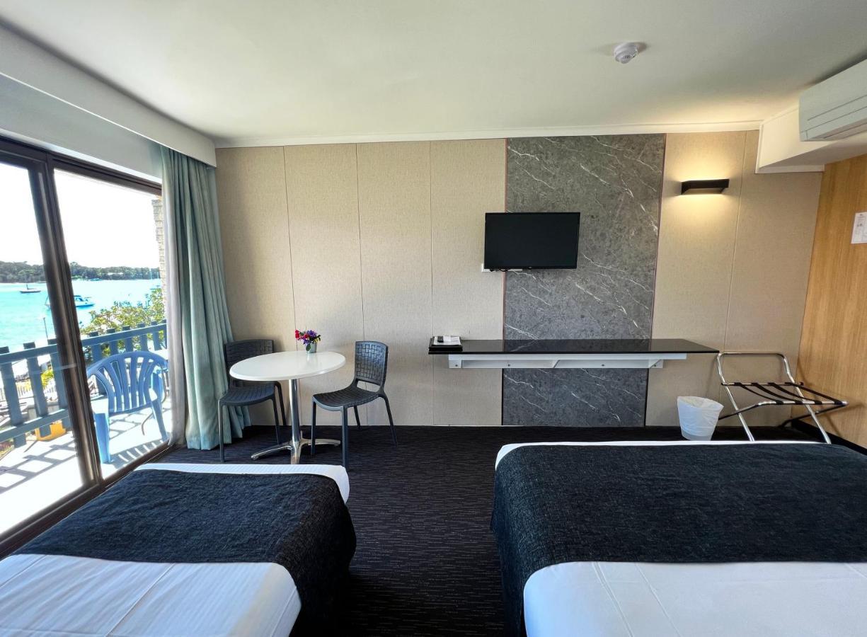 Mariners On The Waterfront Motel Бейтманс Бей Екстериор снимка