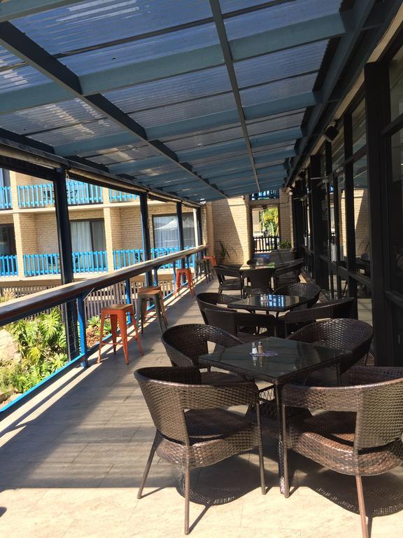 Mariners On The Waterfront Motel Бейтманс Бей Екстериор снимка