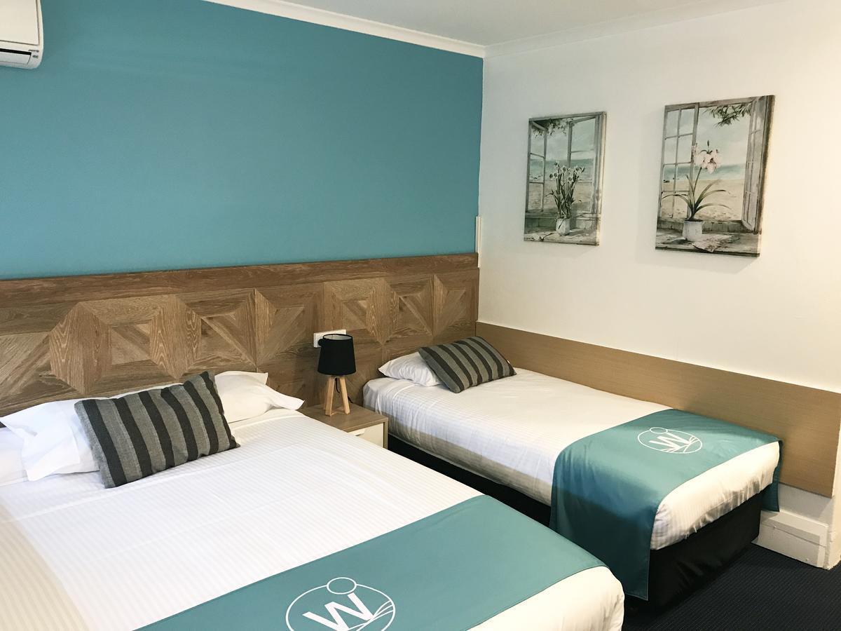 Mariners On The Waterfront Motel Бейтманс Бей Екстериор снимка