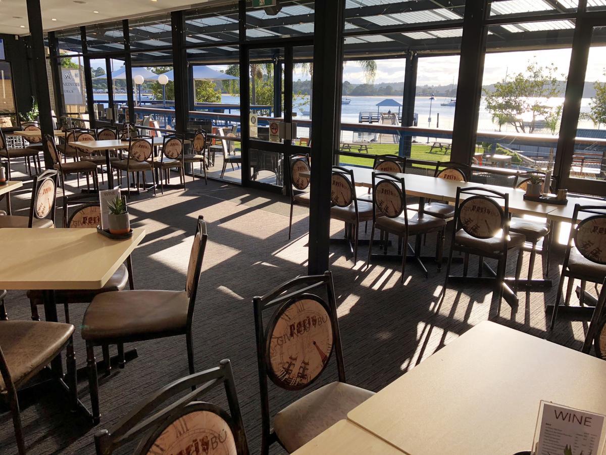 Mariners On The Waterfront Motel Бейтманс Бей Екстериор снимка