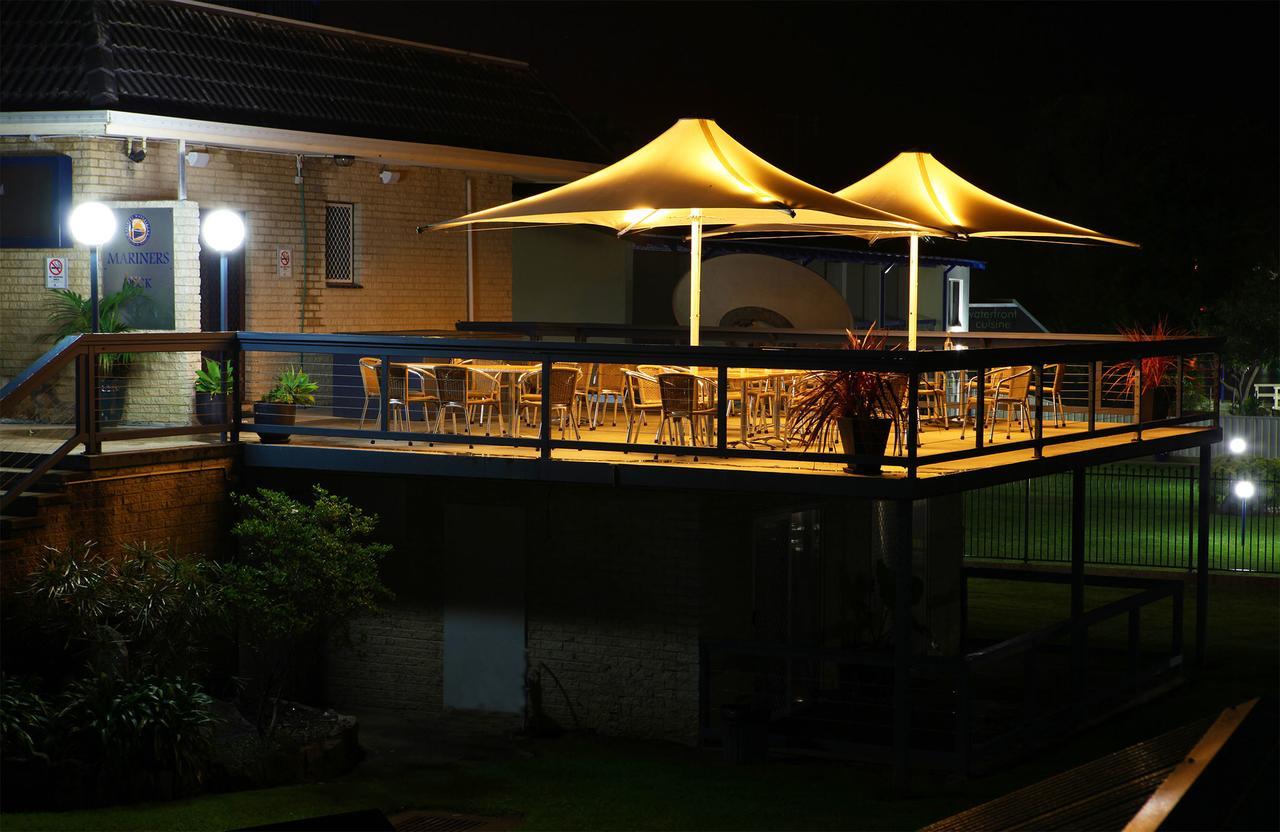 Mariners On The Waterfront Motel Бейтманс Бей Екстериор снимка