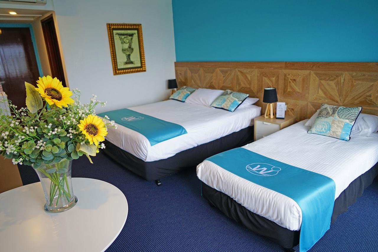 Mariners On The Waterfront Motel Бейтманс Бей Екстериор снимка