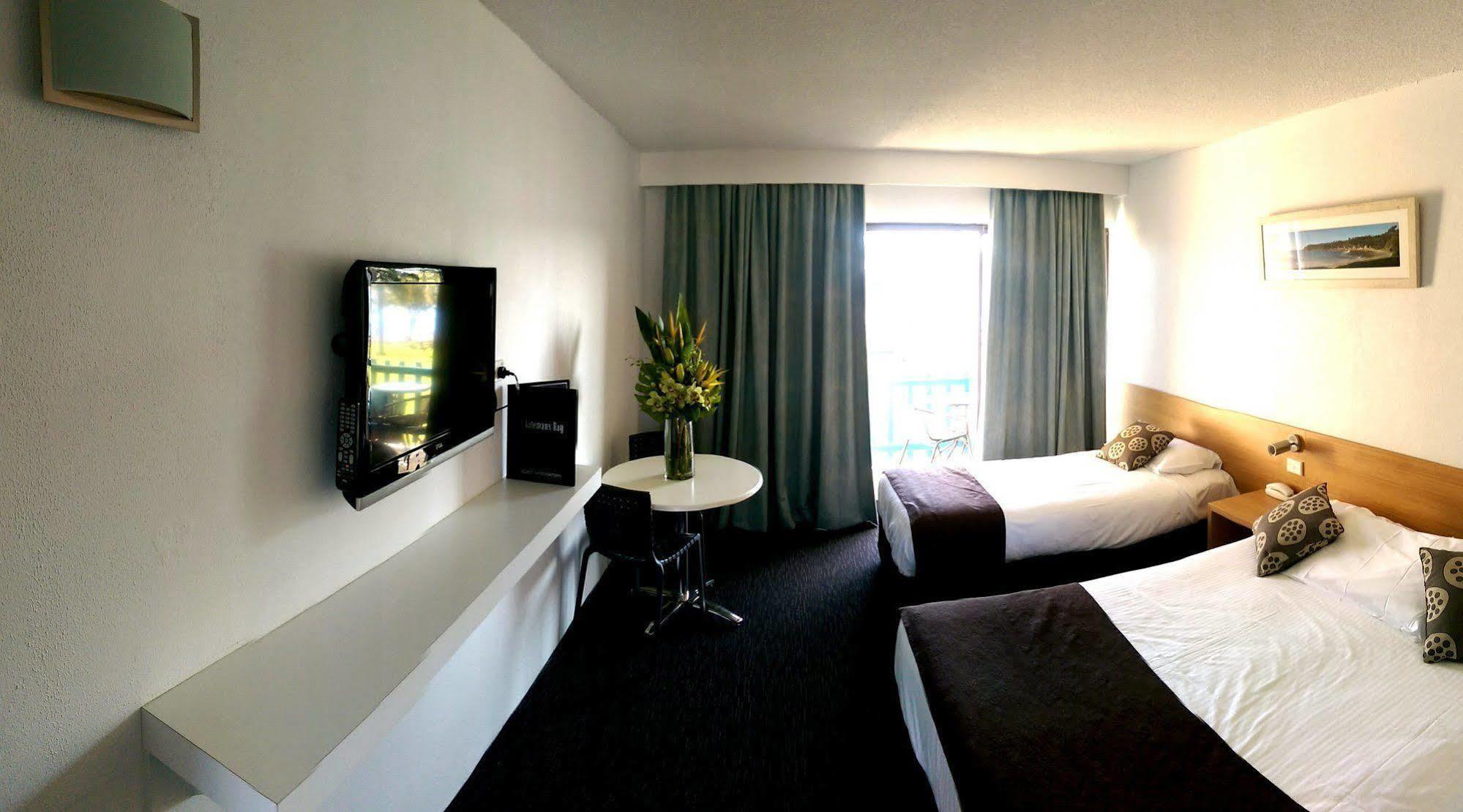 Mariners On The Waterfront Motel Бейтманс Бей Екстериор снимка