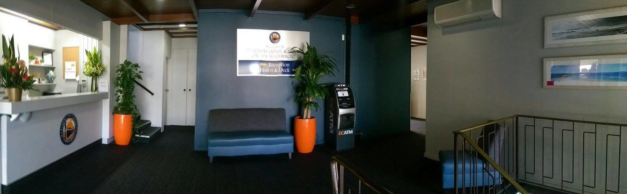 Mariners On The Waterfront Motel Бейтманс Бей Екстериор снимка